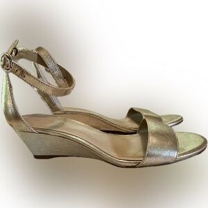 Ann Taylor gold metallic wedge sandals 7 1/2M